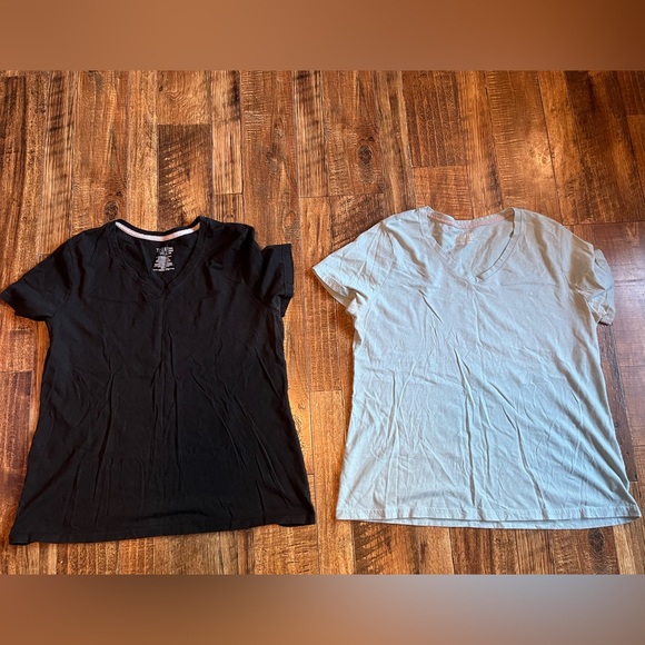 Time and Tru Tops - Women's V-Neck Short Sleeve Tees - Black and Blue